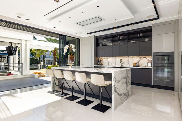 Listing photo: kitchen island